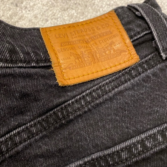 Black size 27 high rise Levis denim shorts - Picture 4 of 6